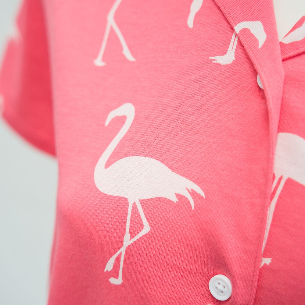 Detailbild Pyjama im Flamingo-Druck Herrenhemdstil aus 100% Baumwolle